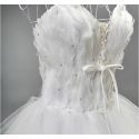 Robe de mariée courte devant + traine bustier plumes