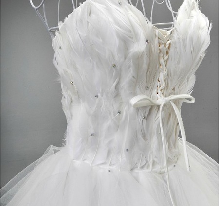 Robe De Mariée Courte A Plume Blanche