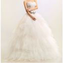 Robe de mariée longue bustier en plumes collection 2015