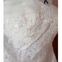 Robe de mariée très belle qualité de bustier strass et dentelle