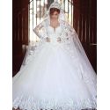 Robe de mariée jolie bustier jupe et traine volumineuse