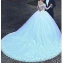 Robe de mariée jolie bustier jupe et traine volumineuse