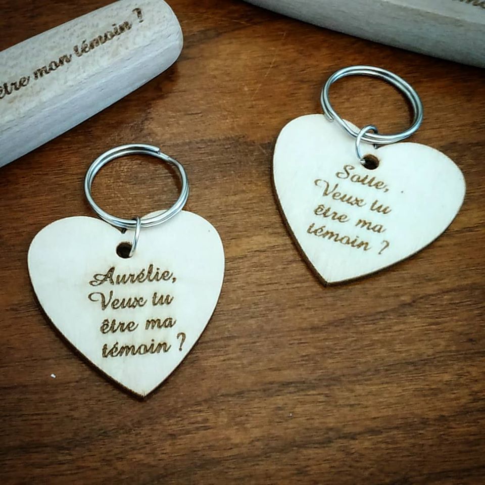 Porte clés mariage couple personnalisé bois massif - coeur