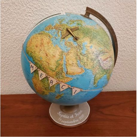 Tirelire pour mariage sur le thème du voyage : le globe terrestre / la mappemonde